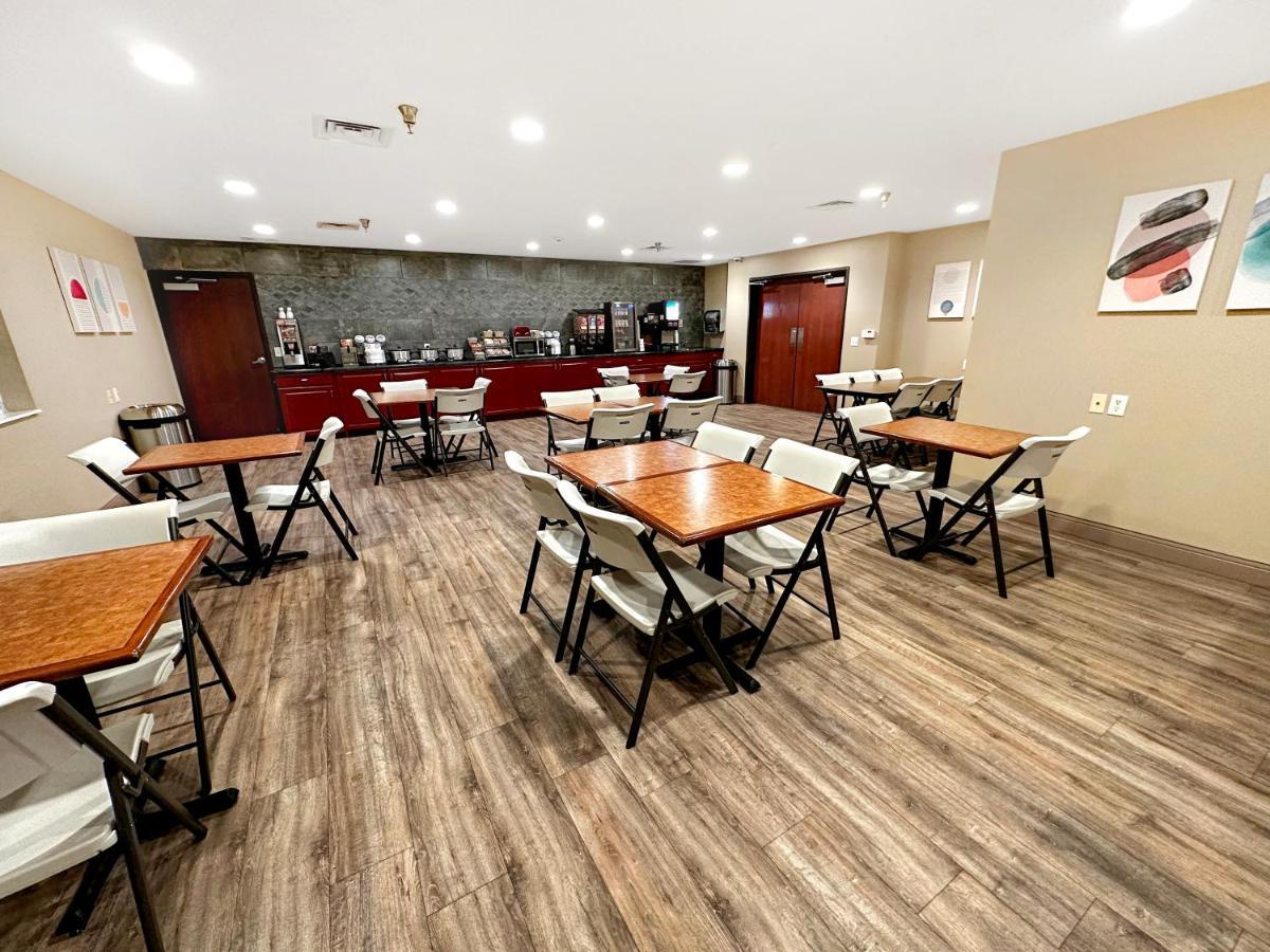 Estherville Hotel & Suites Zewnętrze zdjęcie