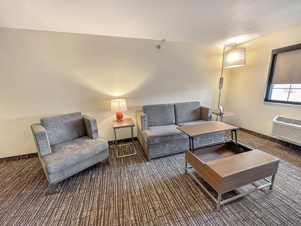Estherville Hotel & Suites Zewnętrze zdjęcie