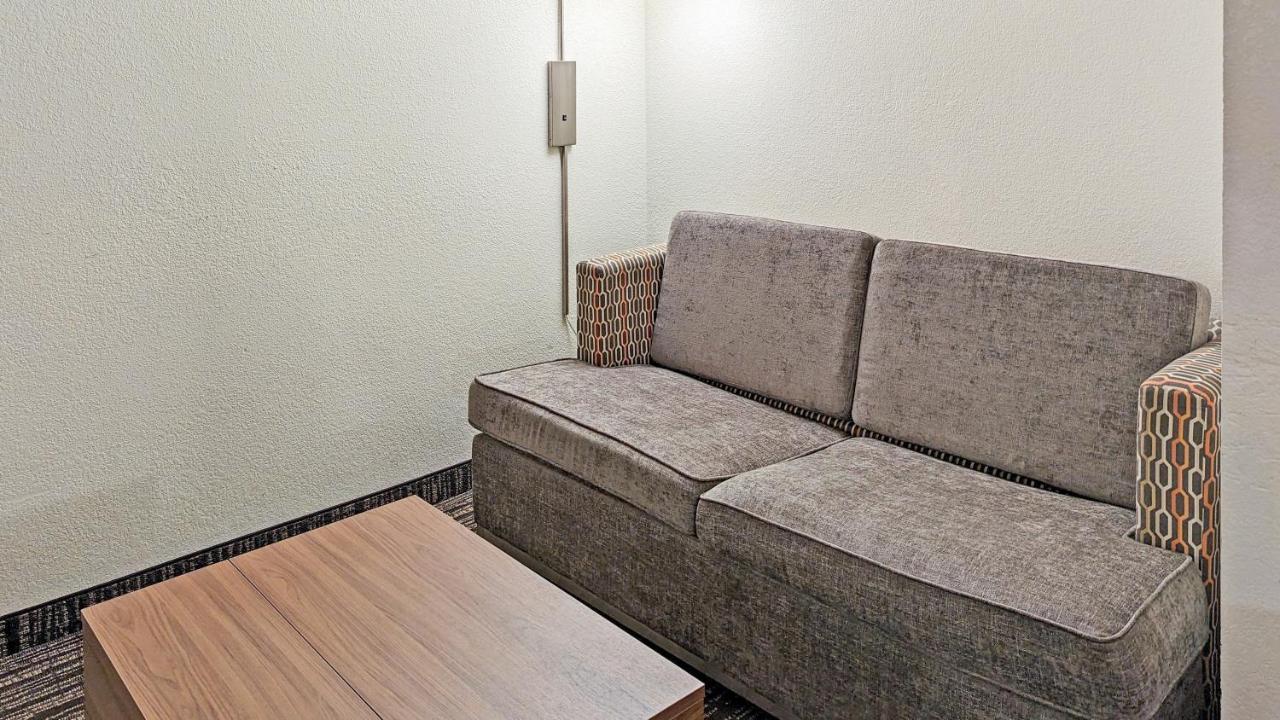 Estherville Hotel & Suites Zewnętrze zdjęcie